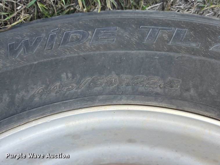 image for item DY1376 2016 Peterbilt 579 semi truck