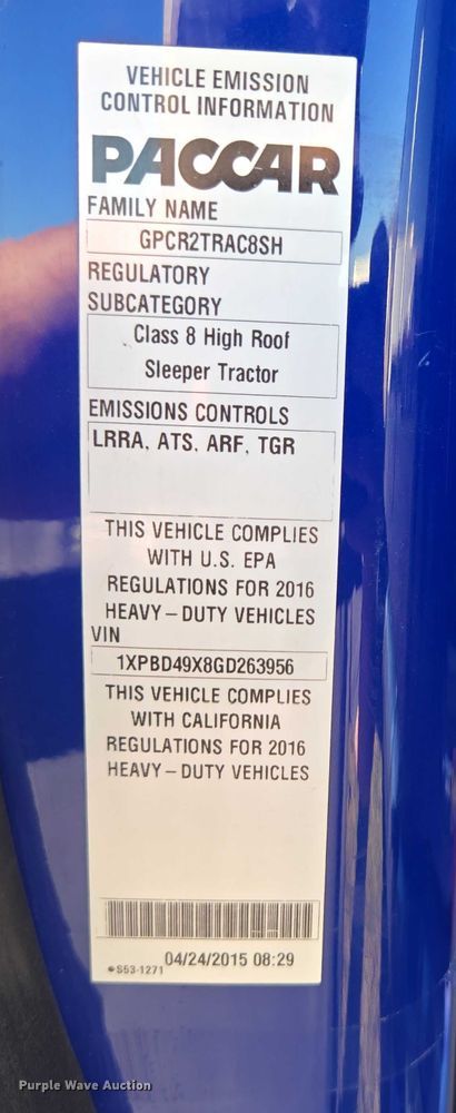 image for item DY1376 2016 Peterbilt 579 semi truck