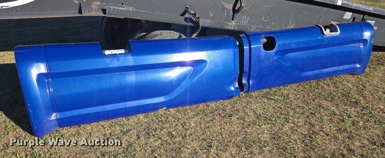 image for item DY1376 2016 Peterbilt 579 semi truck