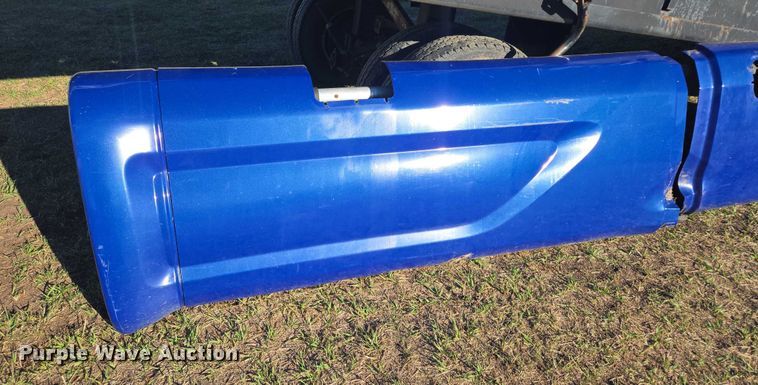 image for item DY1376 2016 Peterbilt 579 semi truck