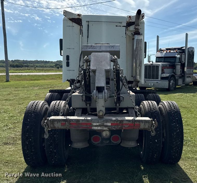 image for item DY8248 2006 Freightliner CST120 semi truck