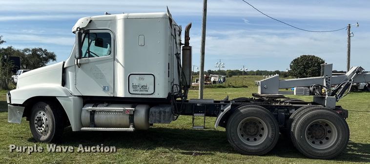 image for item DY8248 2006 Freightliner CST120 semi truck