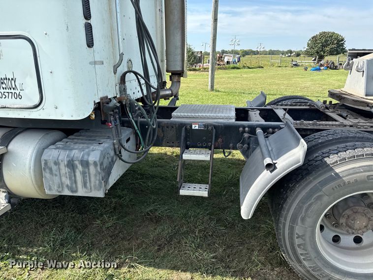 image for item DY8248 2006 Freightliner CST120 semi truck