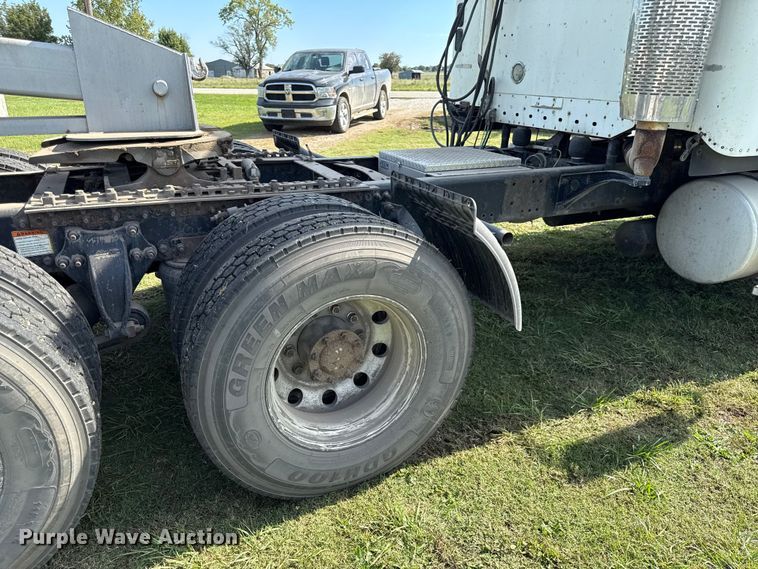 image for item DY8248 2006 Freightliner CST120 semi truck