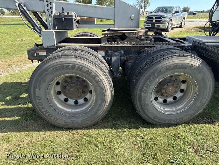 image for item DY8248 2006 Freightliner CST120 semi truck