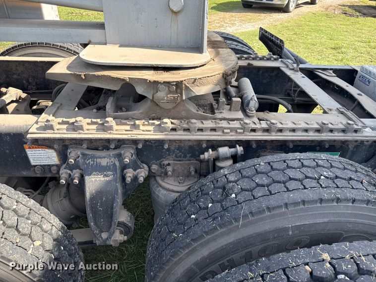 image for item DY8248 2006 Freightliner CST120 semi truck