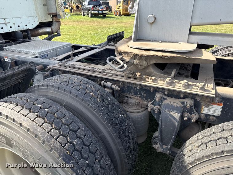 image for item DY8248 2006 Freightliner CST120 semi truck