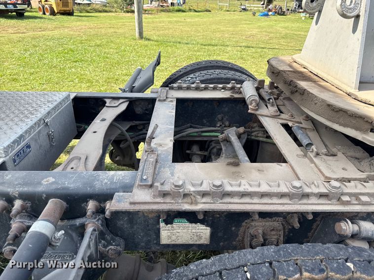 image for item DY8248 2006 Freightliner CST120 semi truck