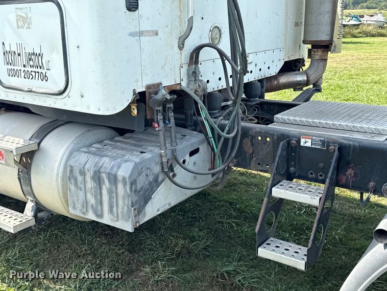 image for item DY8248 2006 Freightliner CST120 semi truck