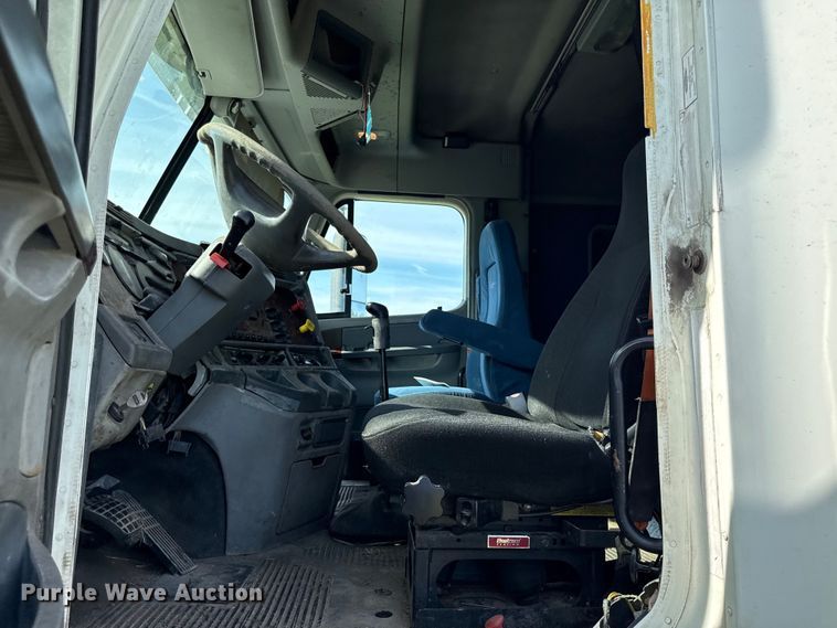 image for item DY8248 2006 Freightliner CST120 semi truck