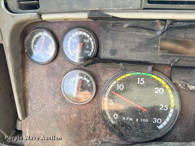 image for item DY8248 2006 Freightliner CST120 semi truck