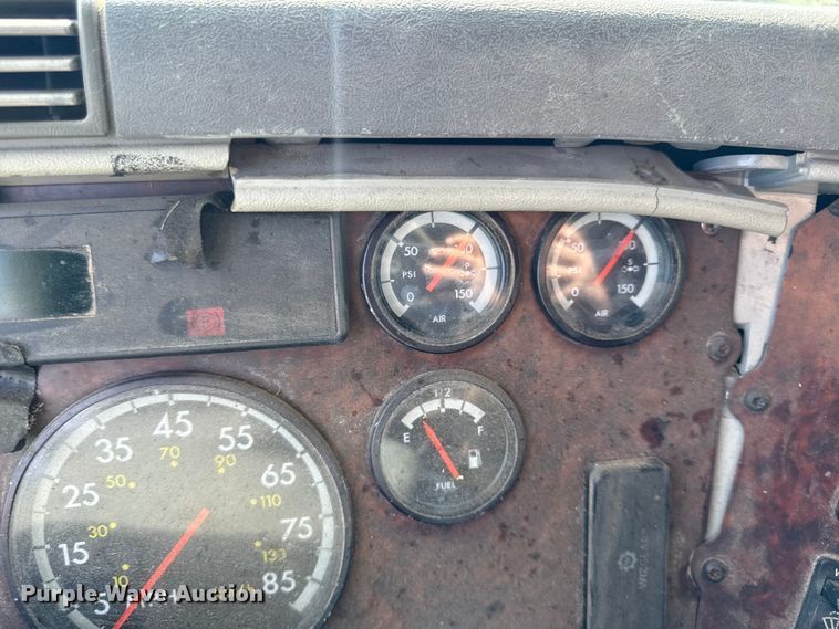 image for item DY8248 2006 Freightliner CST120 semi truck