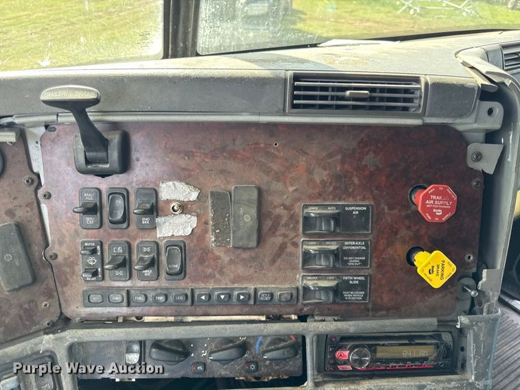 image for item DY8248 2006 Freightliner CST120 semi truck