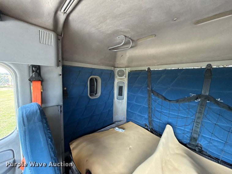 image for item DY8248 2006 Freightliner CST120 semi truck