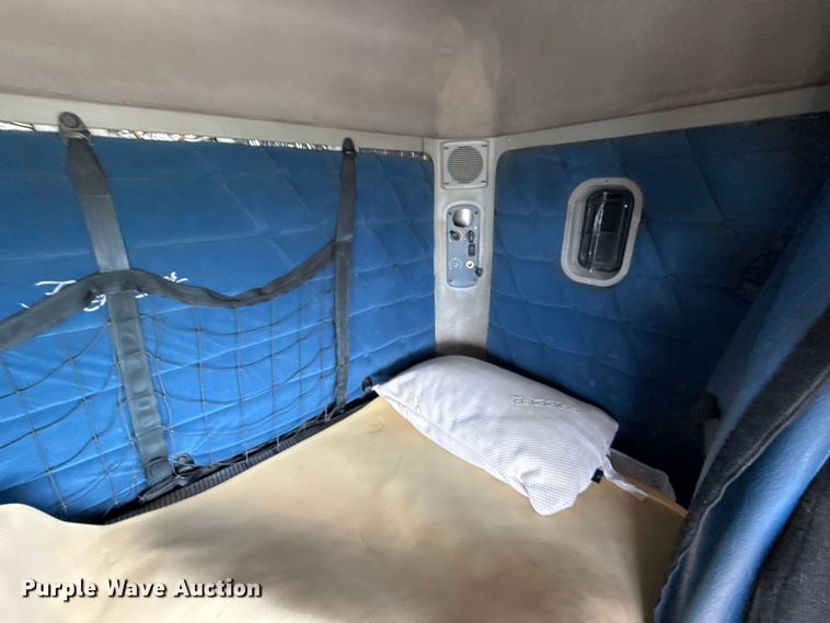 image for item DY8248 2006 Freightliner CST120 semi truck