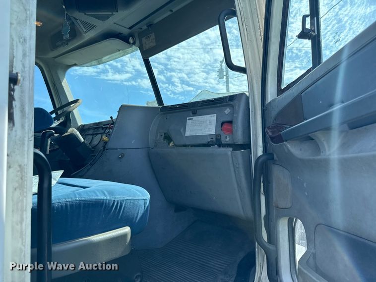 image for item DY8248 2006 Freightliner CST120 semi truck