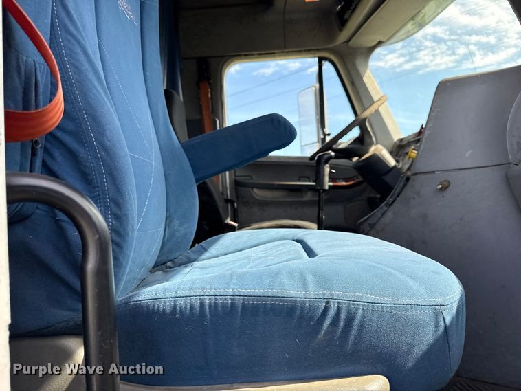 image for item DY8248 2006 Freightliner CST120 semi truck