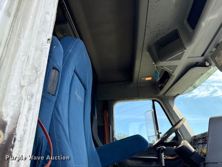 image for item DY8248 2006 Freightliner CST120 semi truck