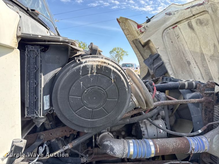 image for item DY8248 2006 Freightliner CST120 semi truck