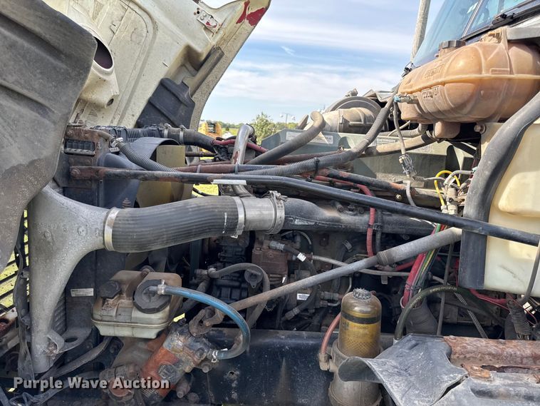 image for item DY8248 2006 Freightliner CST120 semi truck