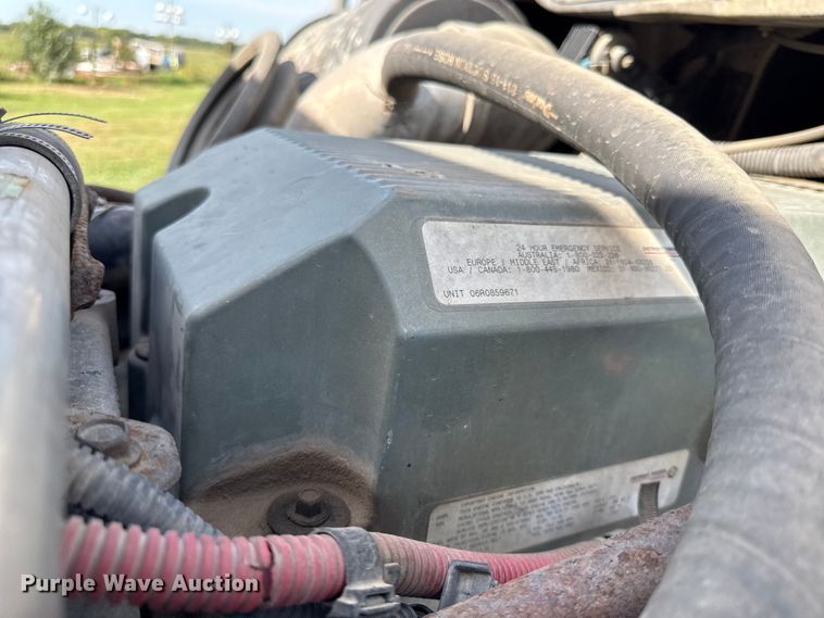 image for item DY8248 2006 Freightliner CST120 semi truck