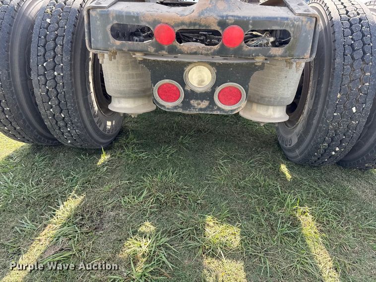 image for item DY8248 2006 Freightliner CST120 semi truck