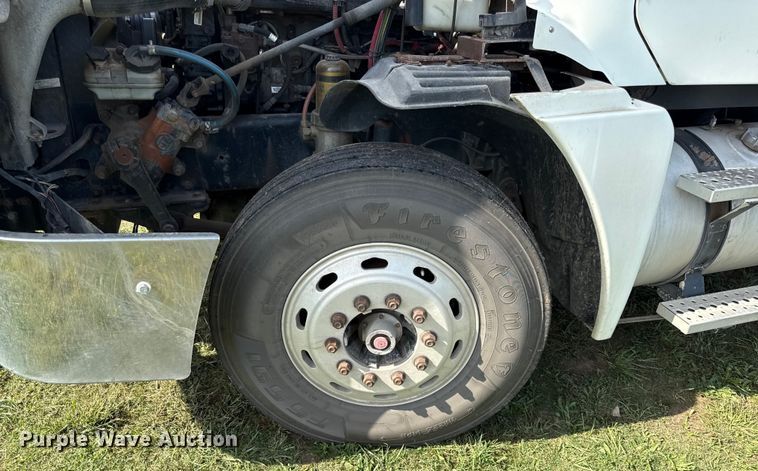 image for item DY8248 2006 Freightliner CST120 semi truck