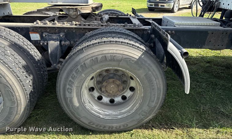 image for item DY8248 2006 Freightliner CST120 semi truck