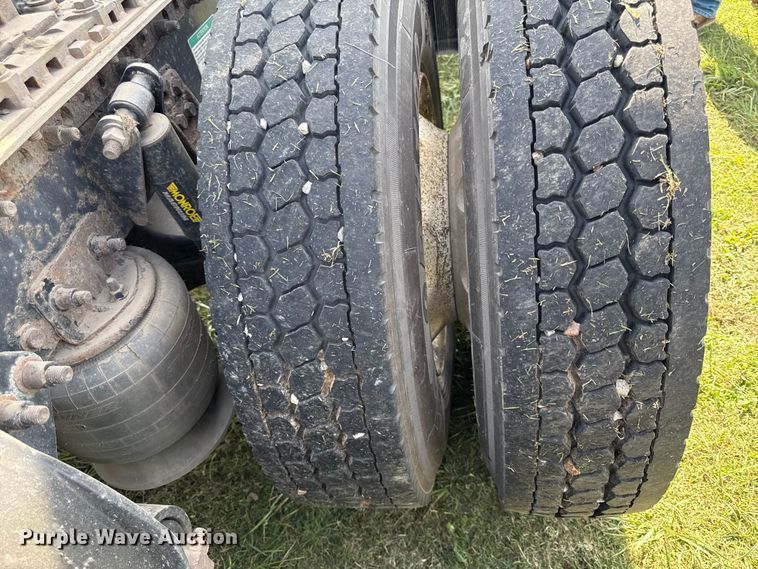 image for item DY8248 2006 Freightliner CST120 semi truck