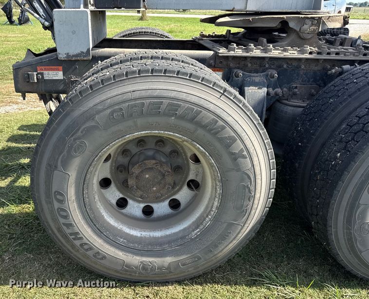 image for item DY8248 2006 Freightliner CST120 semi truck