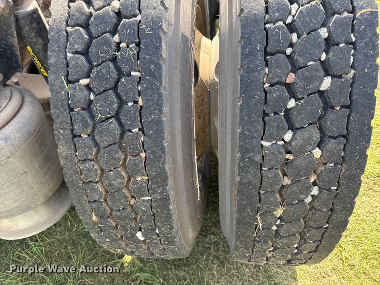 image for item DY8248 2006 Freightliner CST120 semi truck