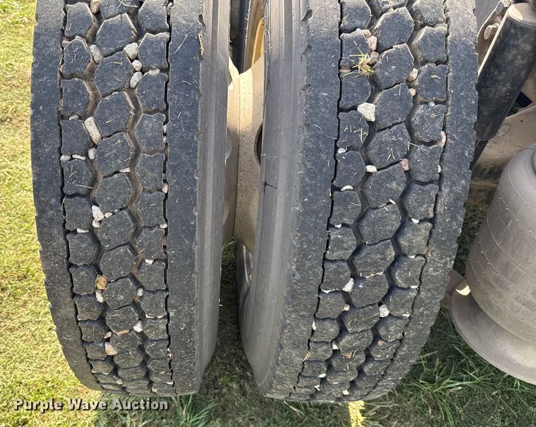 image for item DY8248 2006 Freightliner CST120 semi truck