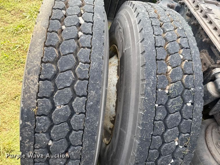 image for item DY8248 2006 Freightliner CST120 semi truck