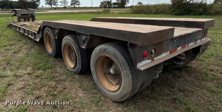 image for item DY8258 1987 Eager Beaver 40GHG/S lowboy equipment trailer