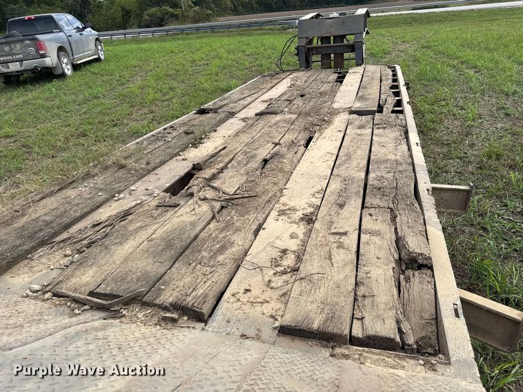 image for item DY8258 1987 Eager Beaver 40GHG/S lowboy equipment trailer