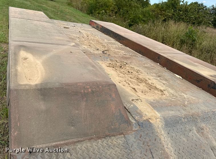 image for item DY8258 1987 Eager Beaver 40GHG/S lowboy equipment trailer