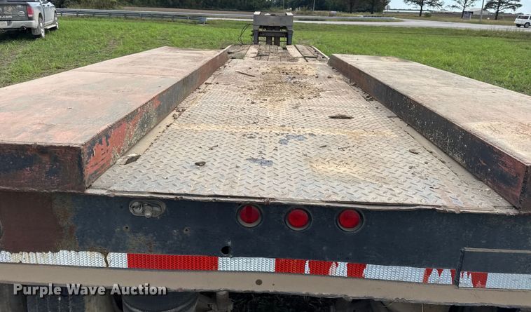 image for item DY8258 1987 Eager Beaver 40GHG/S lowboy equipment trailer