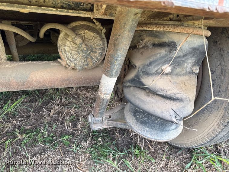 image for item DY8258 1987 Eager Beaver 40GHG/S lowboy equipment trailer