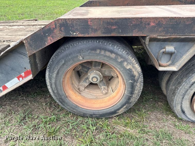 image for item DY8258 1987 Eager Beaver 40GHG/S lowboy equipment trailer
