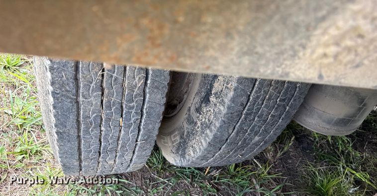 image for item DY8258 1987 Eager Beaver 40GHG/S lowboy equipment trailer