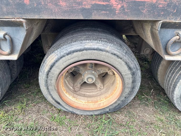 image for item DY8258 1987 Eager Beaver 40GHG/S lowboy equipment trailer