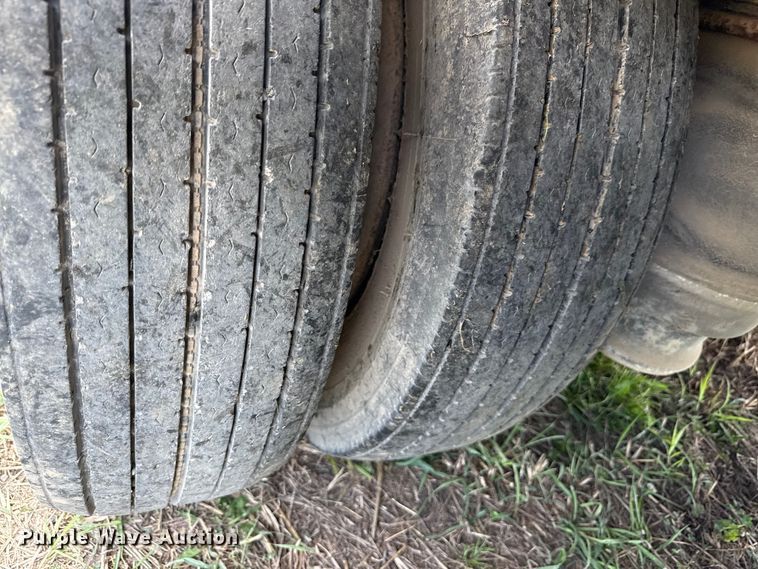 image for item DY8258 1987 Eager Beaver 40GHG/S lowboy equipment trailer