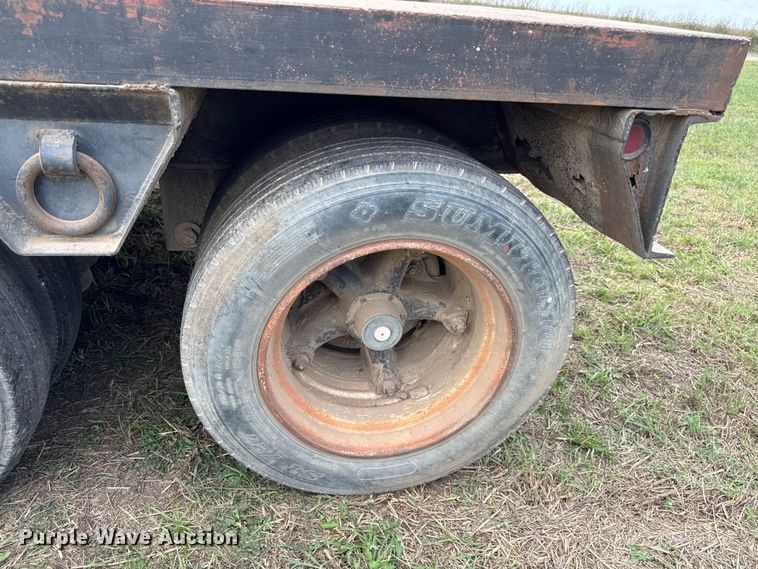 image for item DY8258 1987 Eager Beaver 40GHG/S lowboy equipment trailer