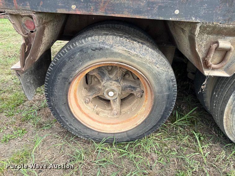 image for item DY8258 1987 Eager Beaver 40GHG/S lowboy equipment trailer