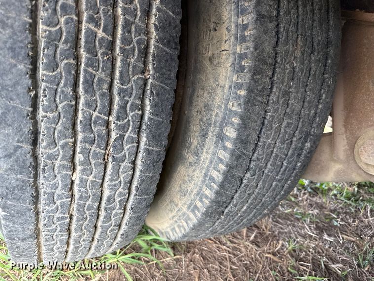 image for item DY8258 1987 Eager Beaver 40GHG/S lowboy equipment trailer