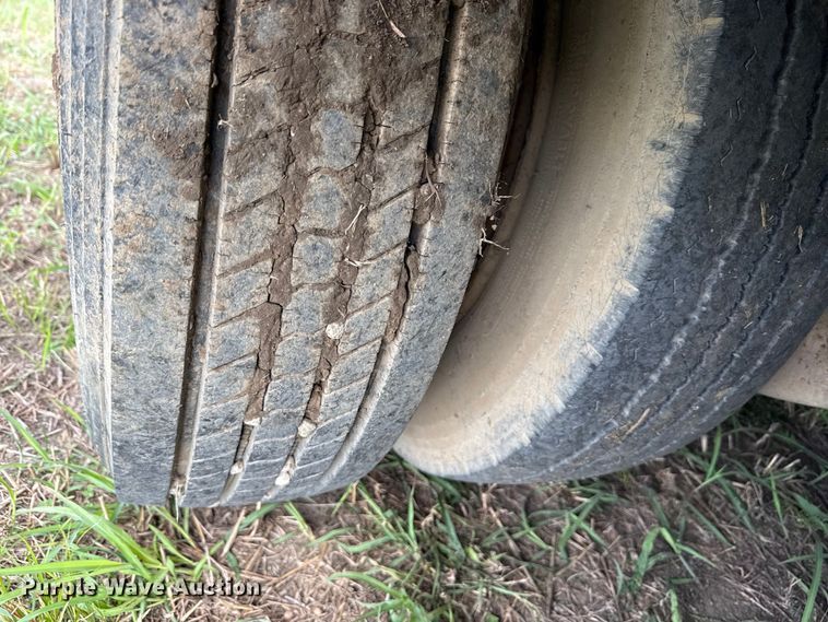 image for item DY8258 1987 Eager Beaver 40GHG/S lowboy equipment trailer