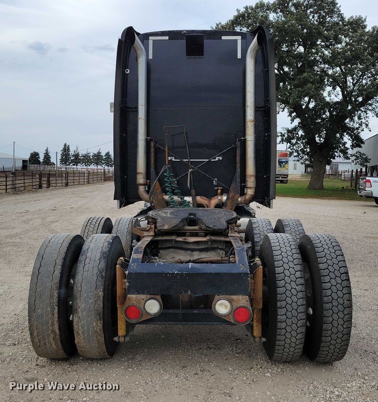 image for item DZ6718 2005 Peterbilt 387 semi truck