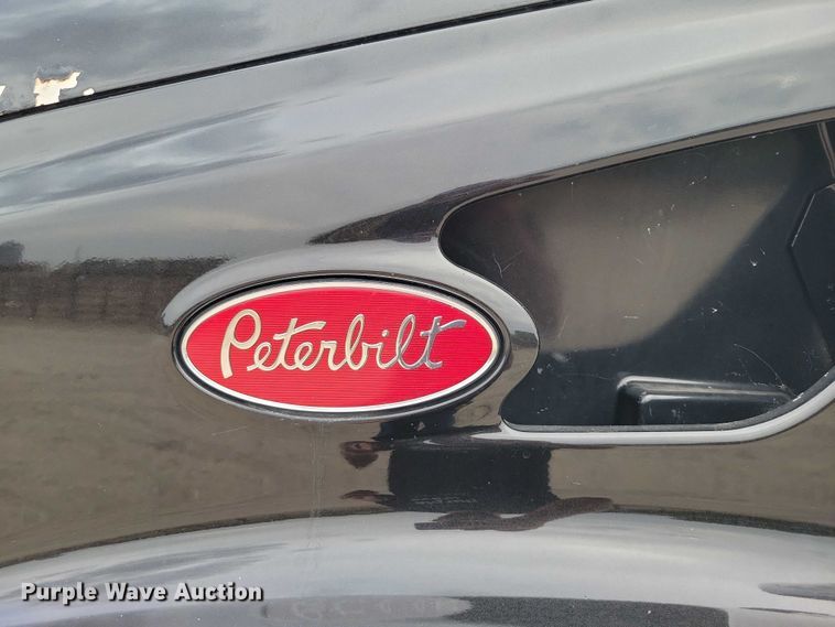 image for item DZ6718 2005 Peterbilt 387 semi truck