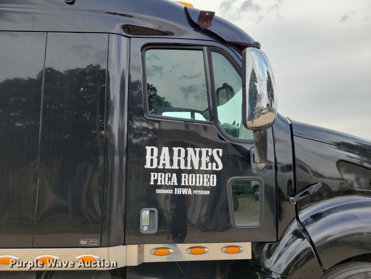 image for item DZ6718 2005 Peterbilt 387 semi truck