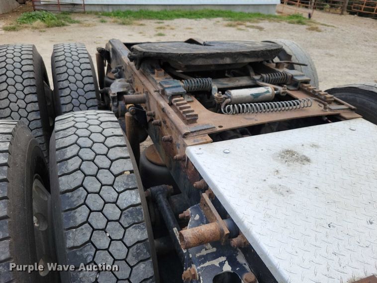 image for item DZ6718 2005 Peterbilt 387 semi truck